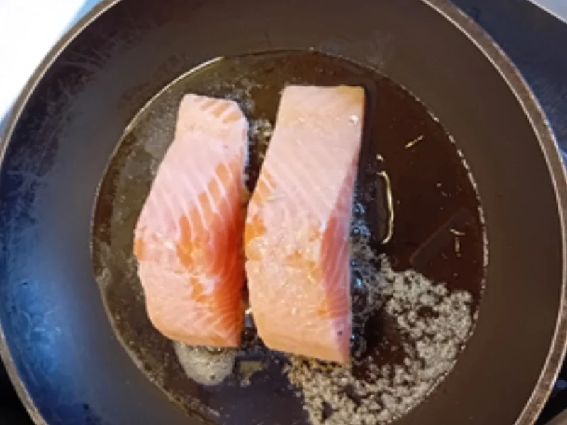 Rezept: Lachsfilet mit Paprika-Schmorgemüse und Möhren-Kartoffel-Stampf Bild Nr. 17600 Lachsfilet mit Paprika-Schmorgemüse und Möhren-Kartoffel-Stampf - Rezept - Bild Nr. 17600