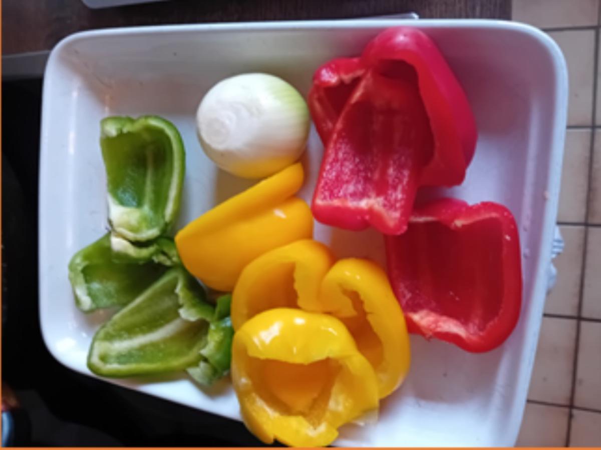 Lachsfilet mit Paprika-Schmorgemüse und Möhren-Kartoffel-Stampf - Rezept - Bild Nr. 17602