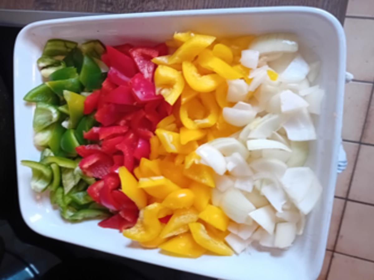 Lachsfilet mit Paprika Schmorgemüse und Möhren Kartoffel Stampf ... Lachsfilet mit Paprika Schmorgemüse und Möhren Kartoffel Stampf ...