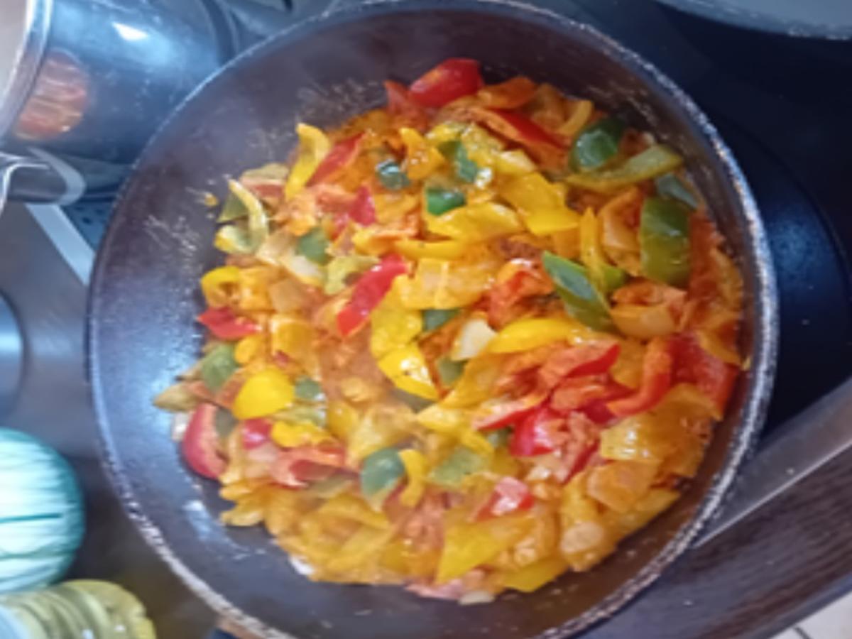 Lachsfilet mit Paprika-Schmorgemüse und Möhren-Kartoffel-Stampf - Rezept - Bild Nr. 17606