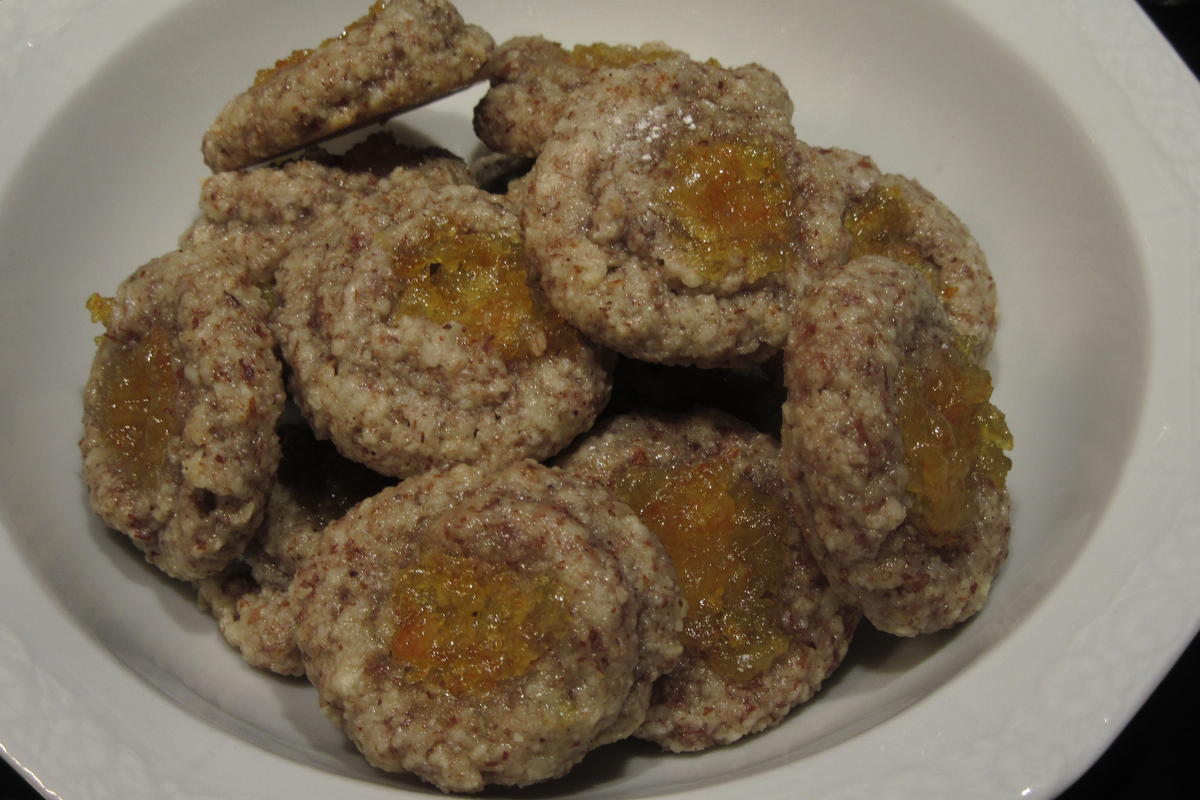 Rezept: Plätzchen: Mandelmakronen mit Orangenmarmelade Bild Nr. 17598 Plätzchen: Mandelmakronen mit Orangenmarmelade - Rezept - Bild Nr. 17598