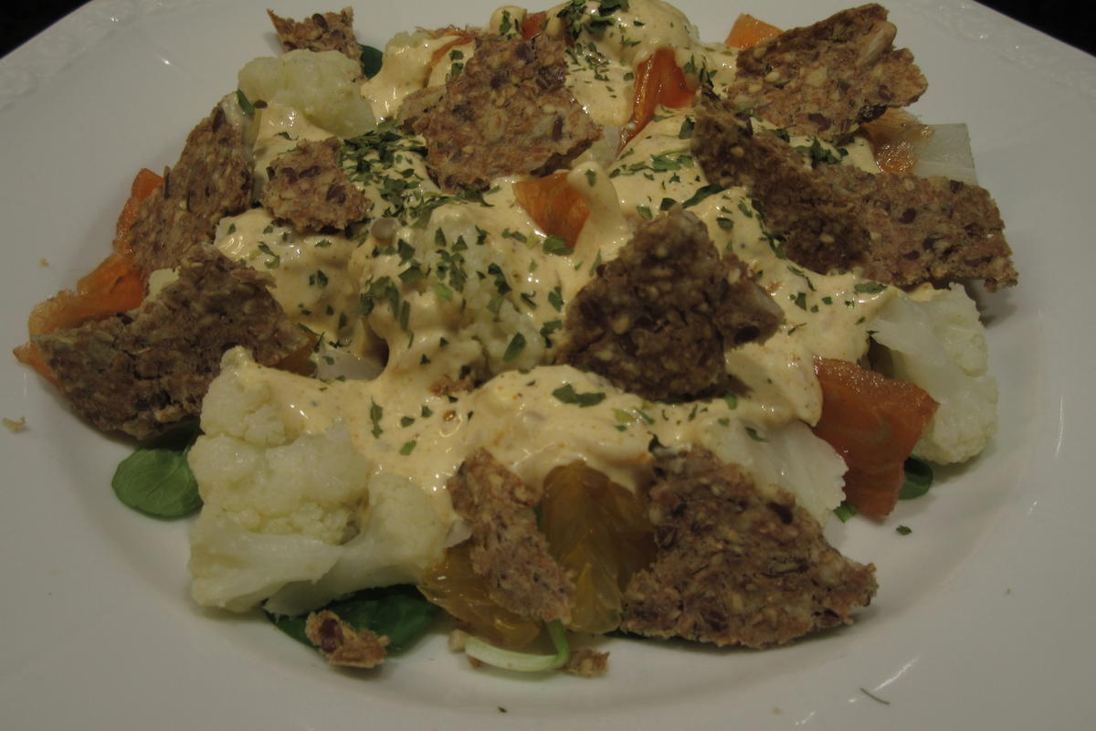 Rezept: Salate: Blumenkohlsalat mit Mandarinen und Lachs Bild Nr. 17598 Salate: Blumenkohlsalat mit Mandarinen und Lachs - Rezept - Bild Nr. 17598