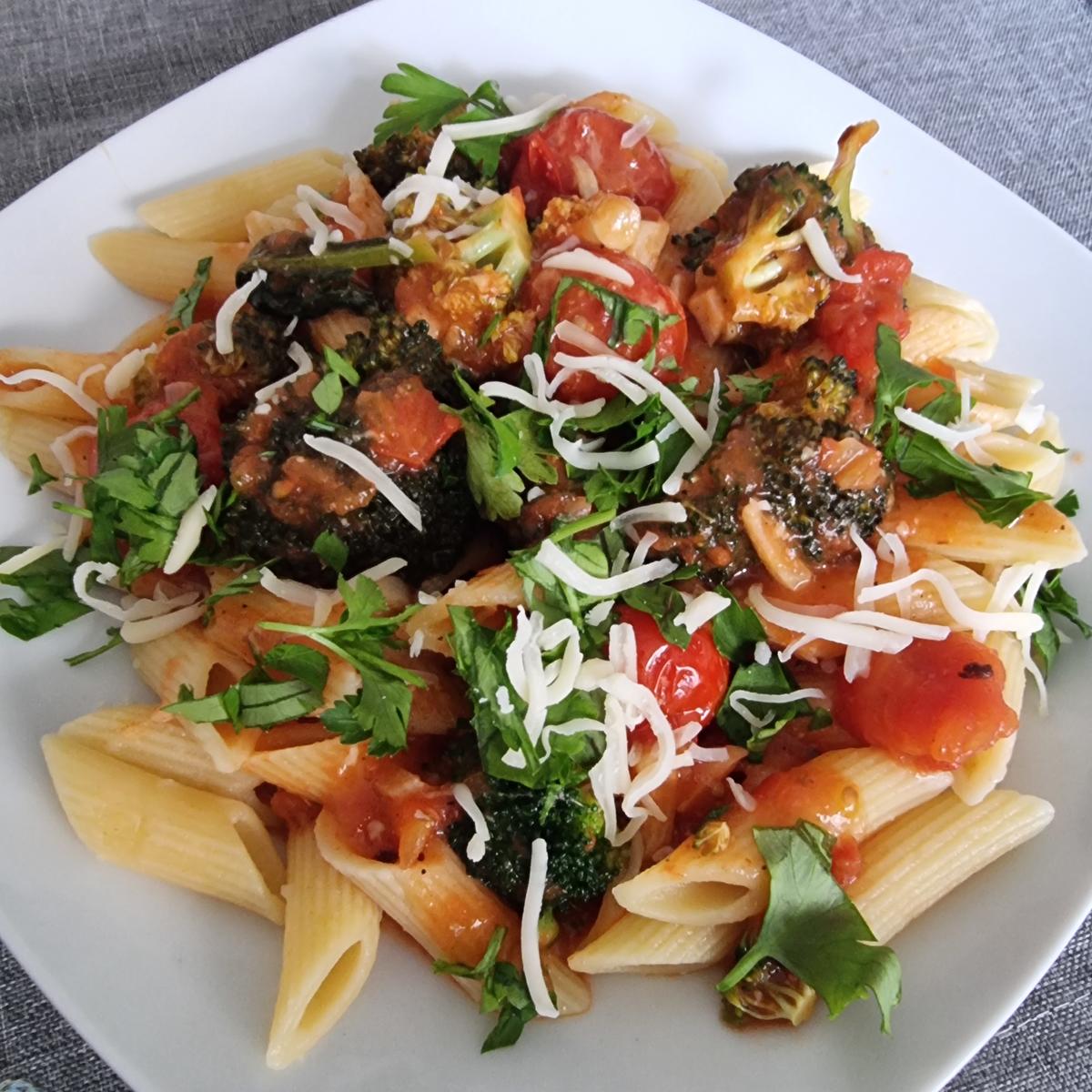 Nudeln mit Gemüse in Tomatensauce - Rezept - Bild Nr. 17598