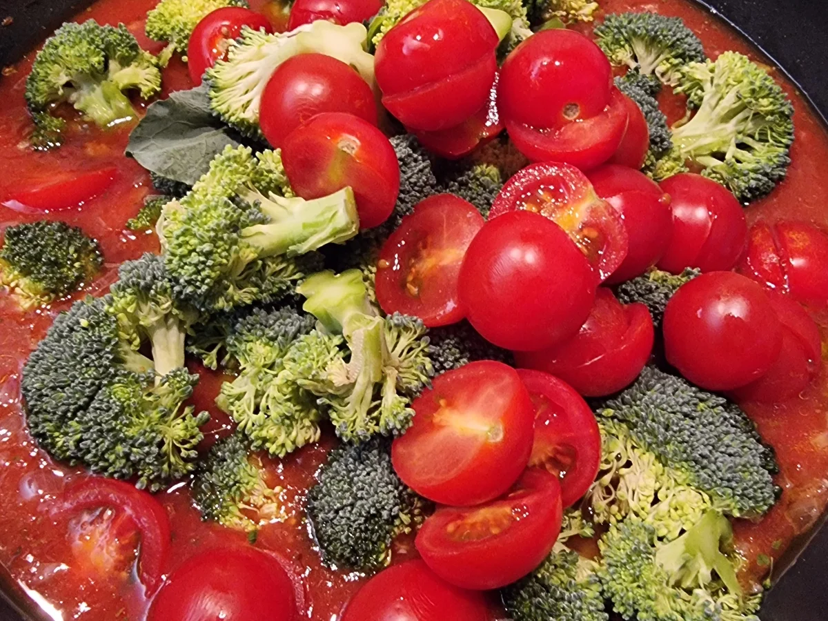 Nudeln mit Gemüse in Tomatensauce - Rezept - Bild Nr. 17601