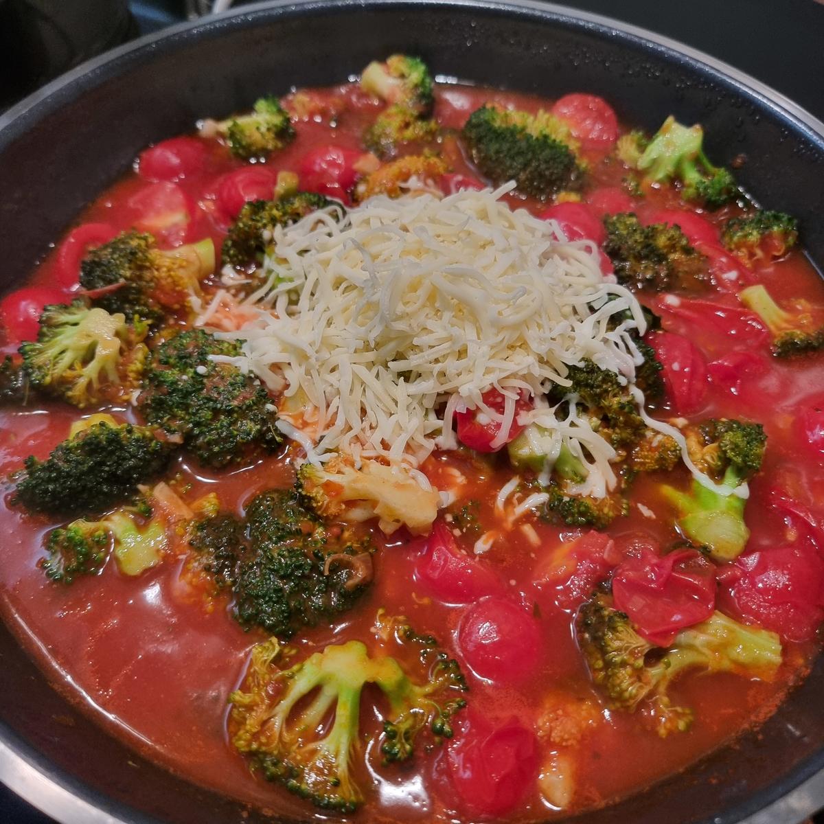 Nudeln mit Gemüse in Tomatensauce - Rezept - Bild Nr. 17602