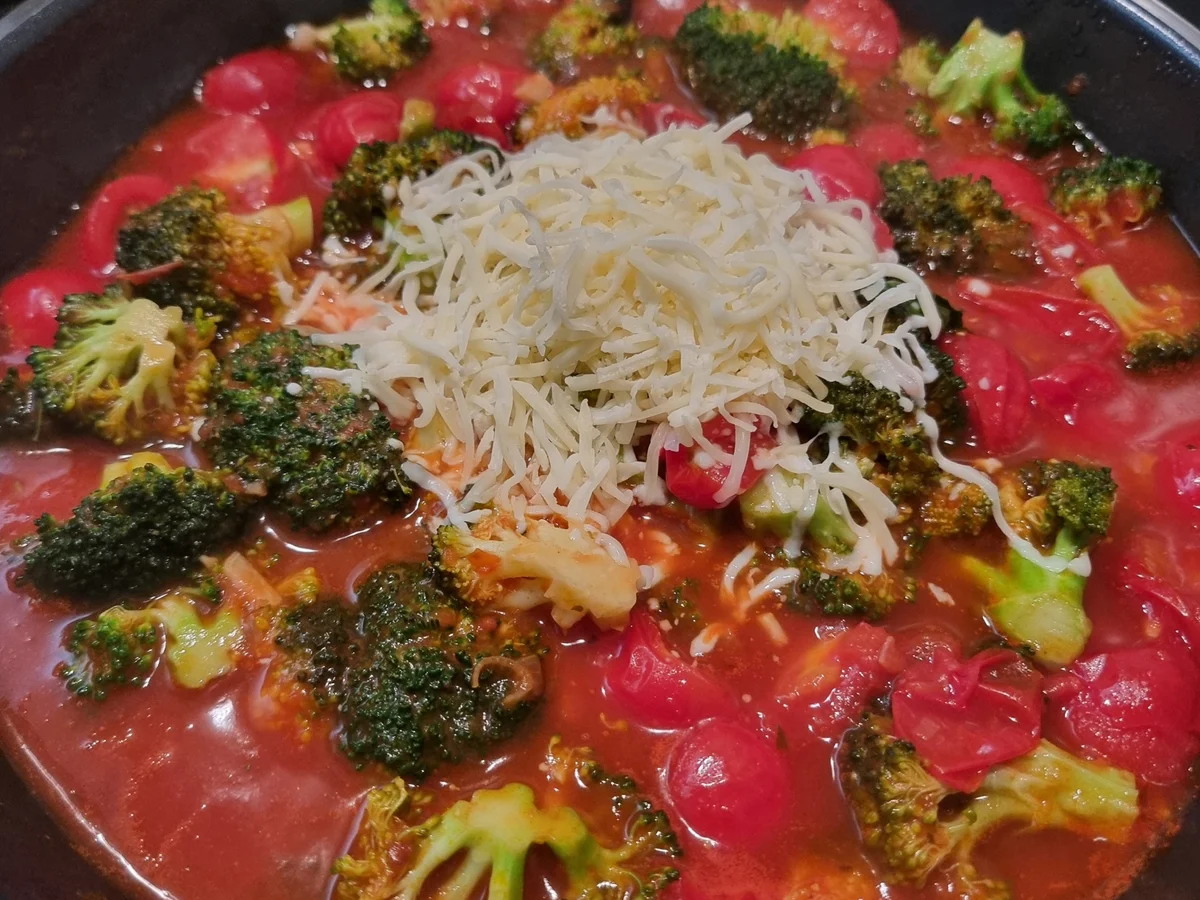 Nudeln mit Gemüse in Tomatensauce - Rezept - Bild Nr. 17602