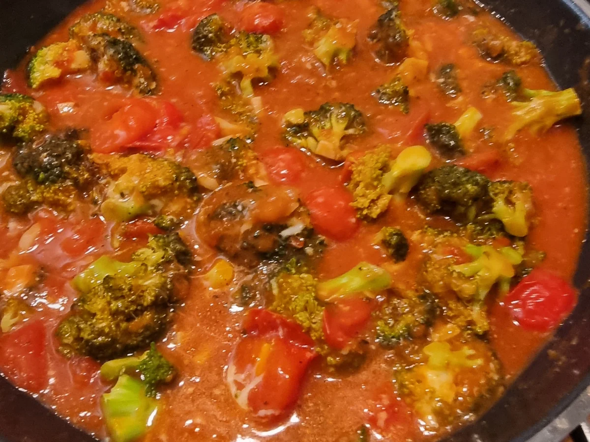Nudeln mit Gemüse in Tomatensauce - Rezept - Bild Nr. 17603