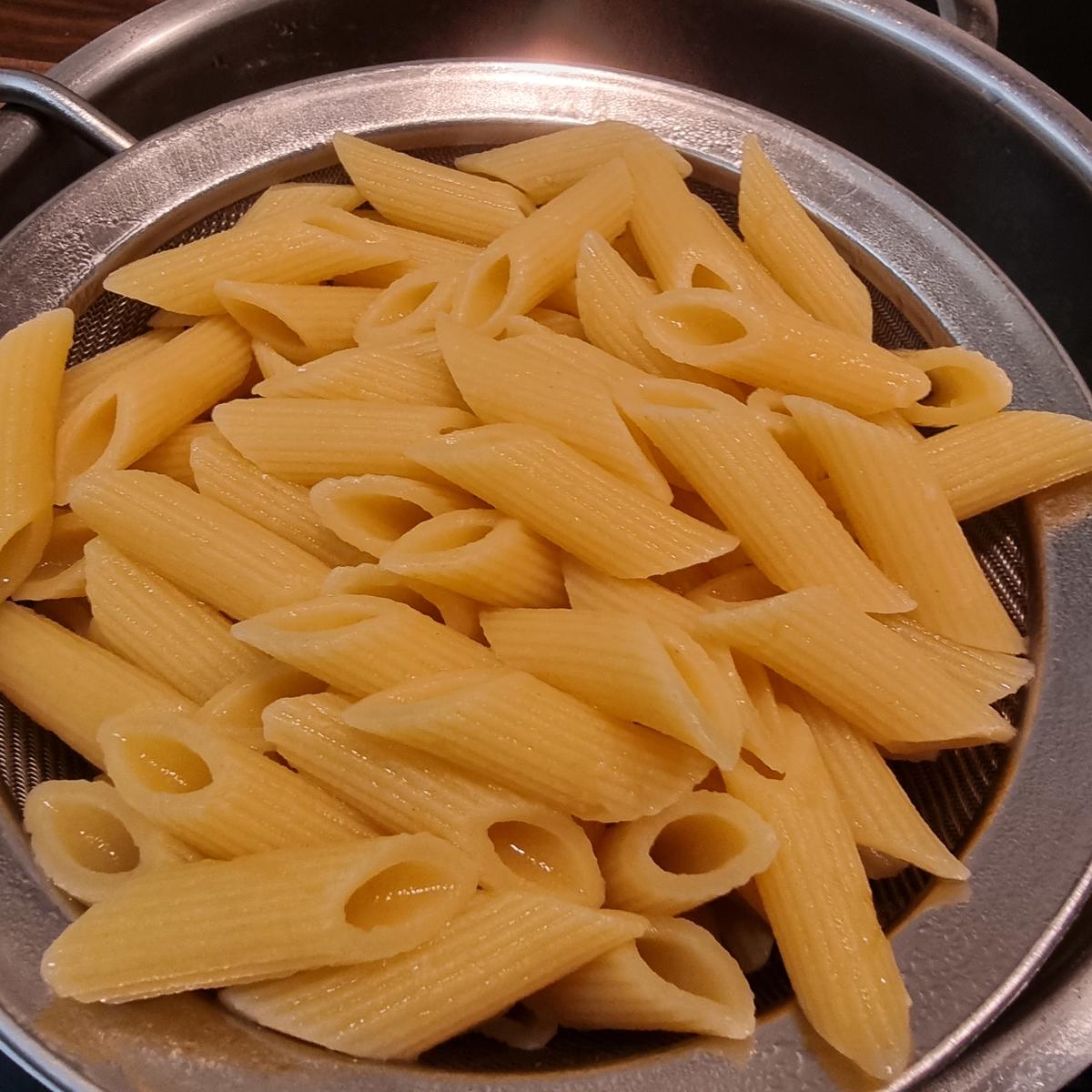 Nudeln mit Gemüse in Tomatensauce - Rezept - Bild Nr. 17605