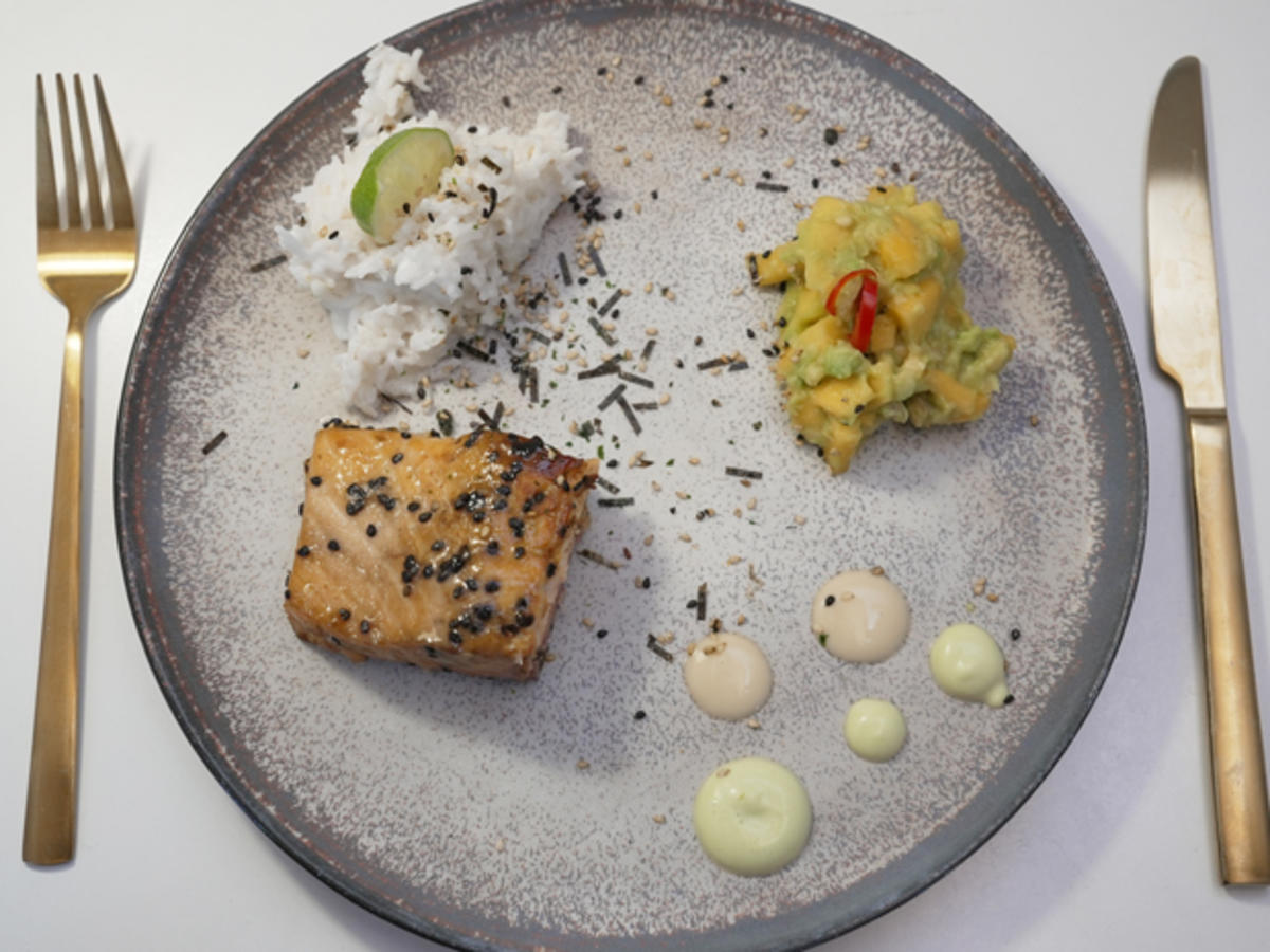 Rezept: Teryaki- Lachs mit Kokos- Limetten-Reis und Mango- Avocado- Salsa Bild Nr. 2 Teryaki- Lachs mit Kokos- Limetten-Reis und Mango- Avocado- Salsa - Rezept - Bild Nr. 2