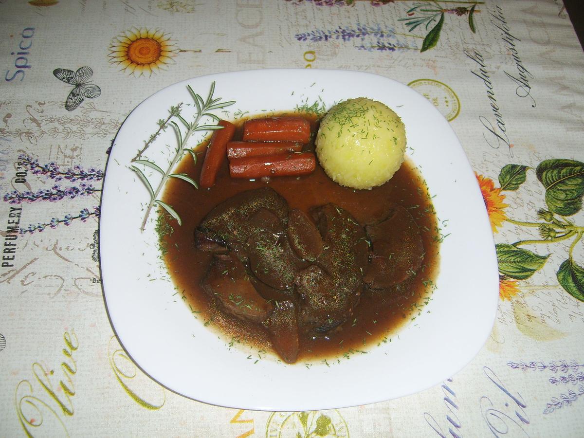 Geschmorte Rehschulter mit Rotwein-Jus - Rezept - Bild Nr. 17602