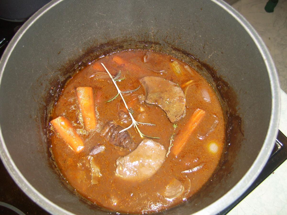 Geschmorte Rehschulter mit Rotwein-Jus - Rezept - Bild Nr. 17602