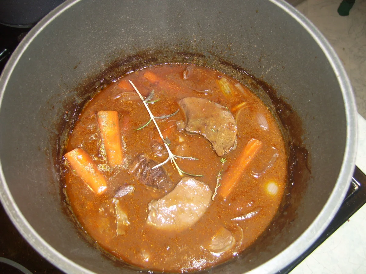 Rezept: Geschmorte Rehschulter mit Rotwein-Jus Bild Nr. 17602 Geschmorte Rehschulter mit Rotwein-Jus - Rezept - Bild Nr. 17602