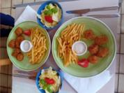 Kibbelinge mit Pommes Frites und Chinakohlsalat - Rezept - Bild Nr. 2