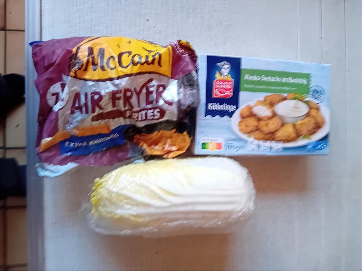 Kibbelinge mit Pommes Frites und Chinakohlsalat - Rezept - Bild Nr. 3