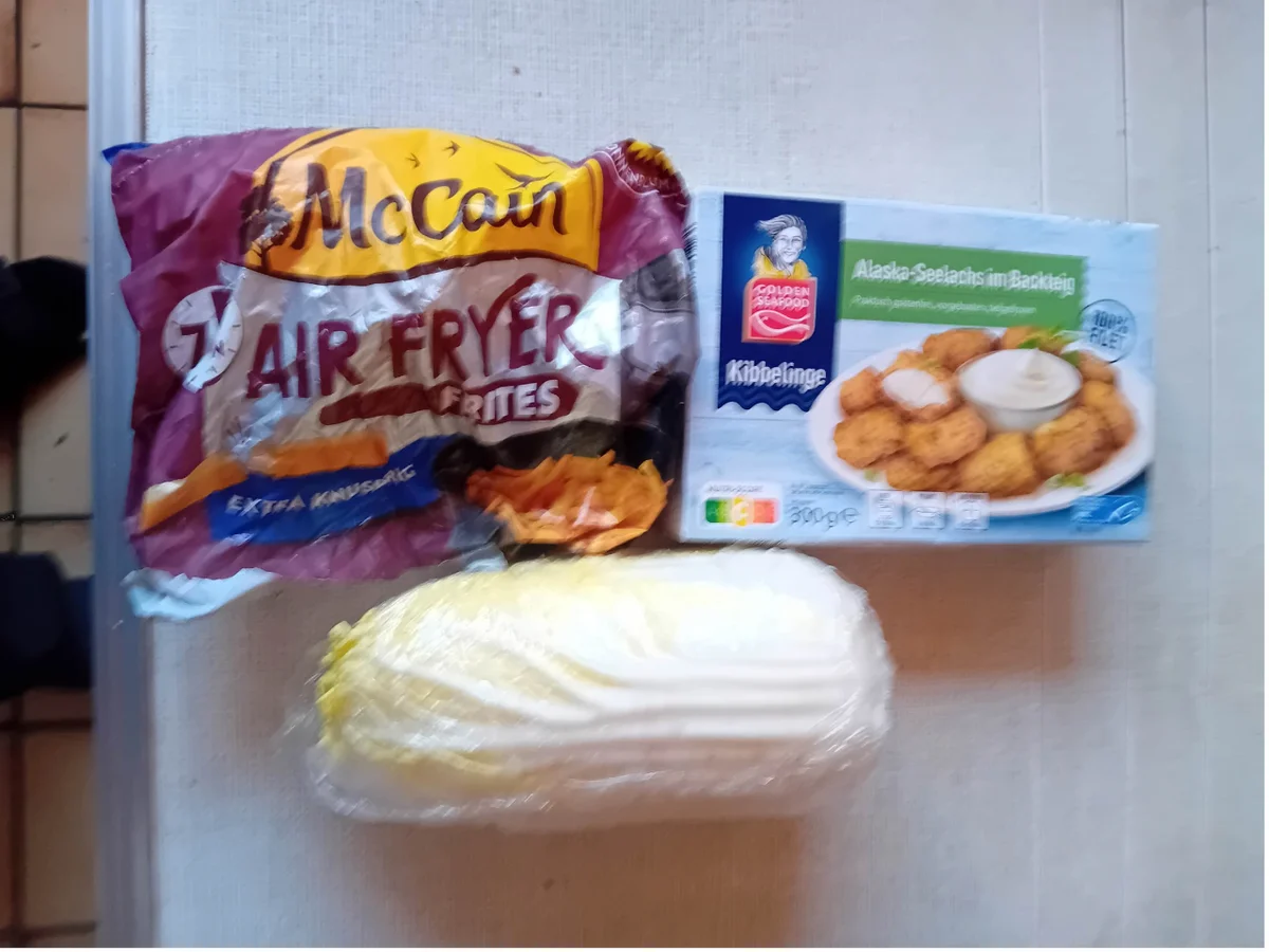 Kibbelinge mit Pommes Frites und Chinakohlsalat - Rezept - Bild Nr. 3