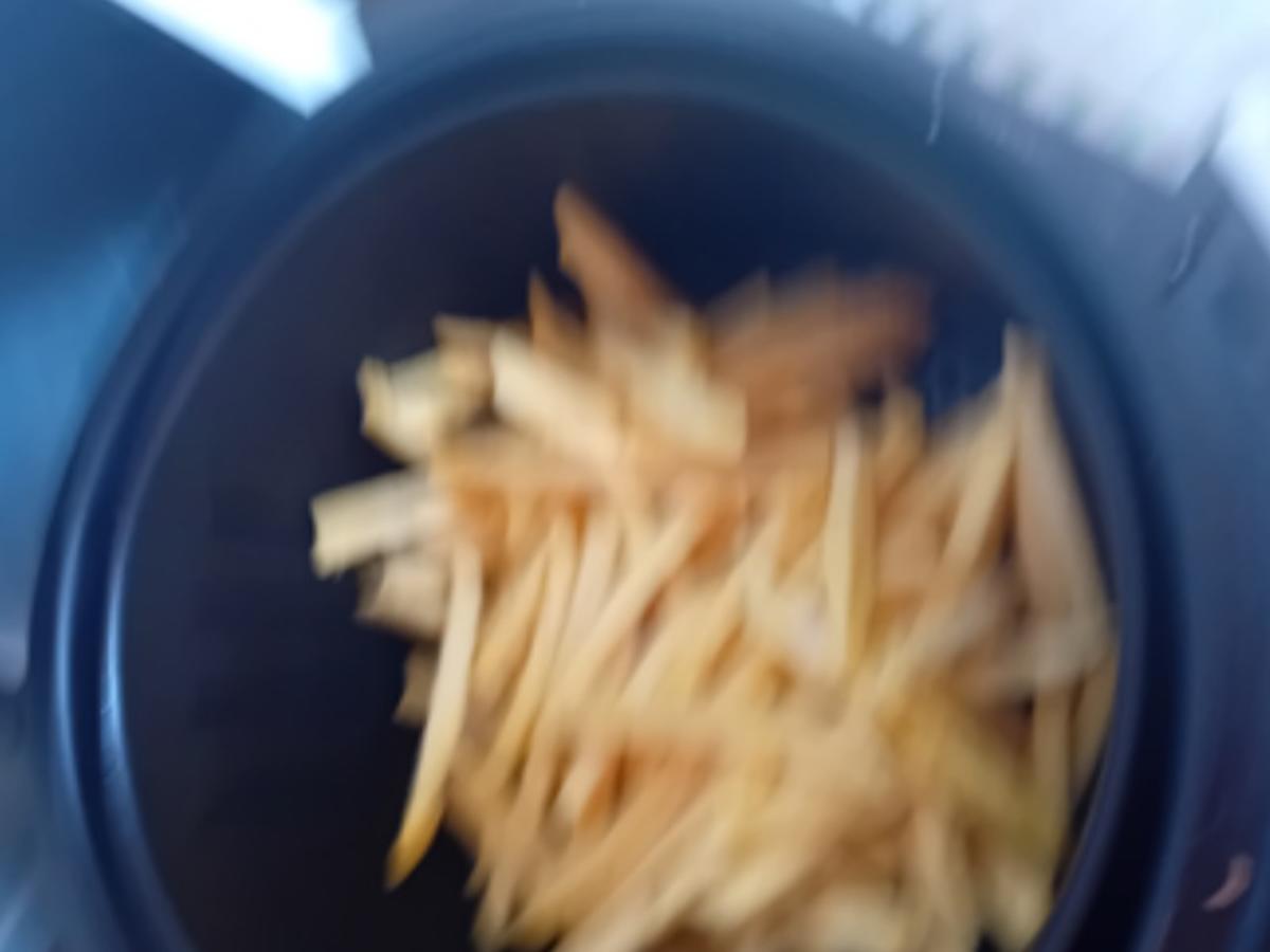 Kibbelinge mit Pommes Frites und Chinakohlsalat - Rezept - Bild Nr. 6