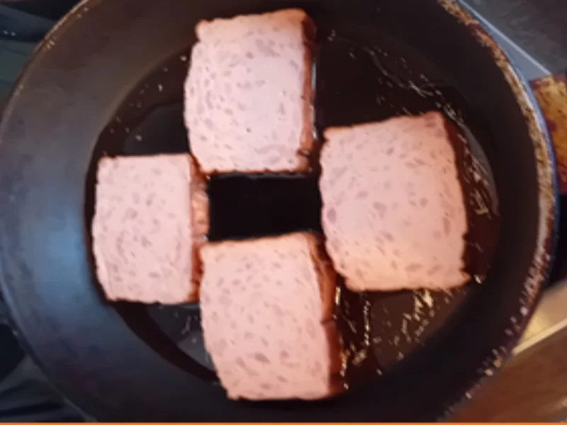 Gebräunter Leberkäse mit würzigen Rahmspinat und Drillingen - Rezept - Bild Nr. 17605