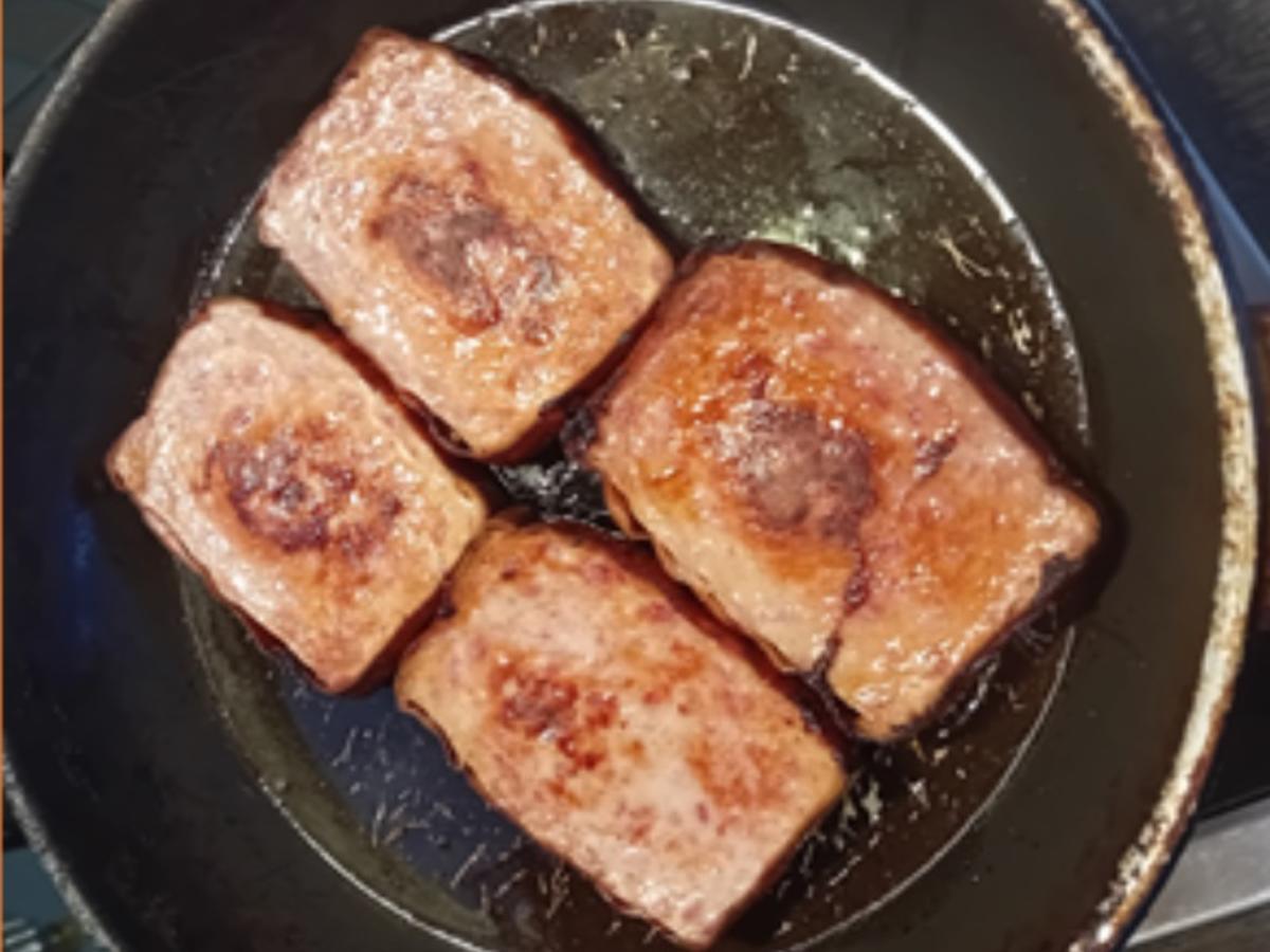 Gebräunter Leberkäse mit würzigen Rahmspinat und Drillingen - Rezept - Bild Nr. 17606