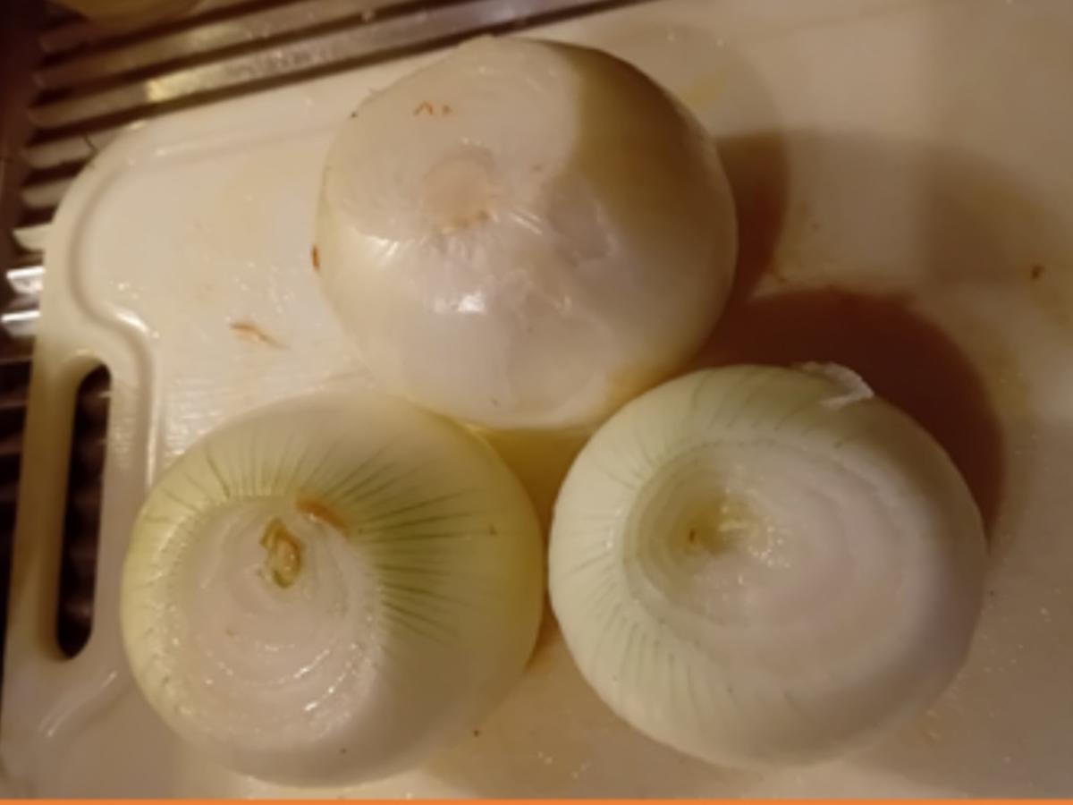 Rezept: Braunkohl-Gemüsezwiebel mit deftiger Fleisch-Wurst-Einlage und Drillingen Bild Nr. 7 Braunkohl-Gemüsezwiebel mit deftiger Fleisch-Wurst-Einlage und Drillingen - Rezept - Bild Nr. 7