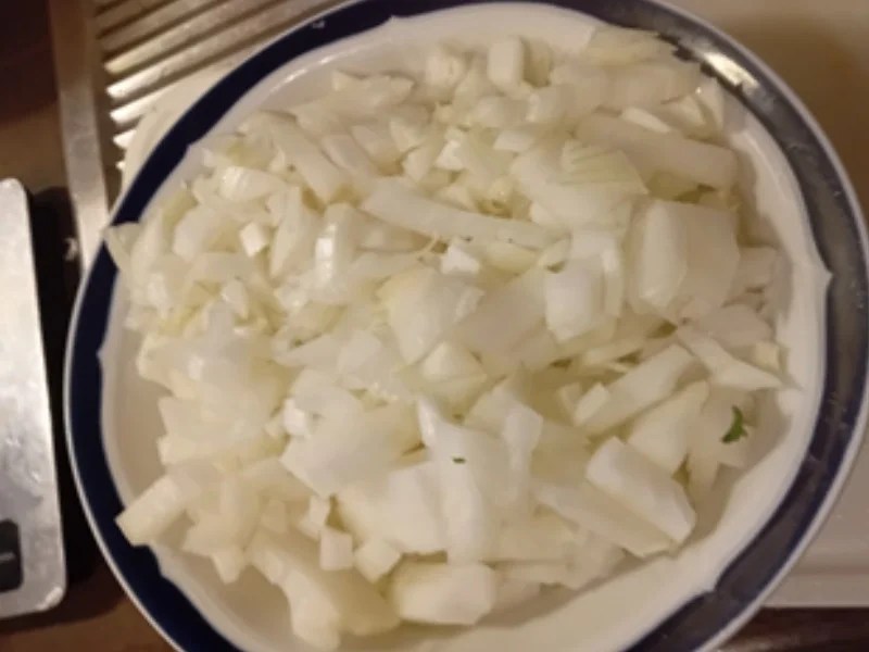 Braunkohl-Gemüsezwiebel mit deftiger Fleisch-Wurst-Einlage und Drillingen - Rezept - Bild Nr. 8