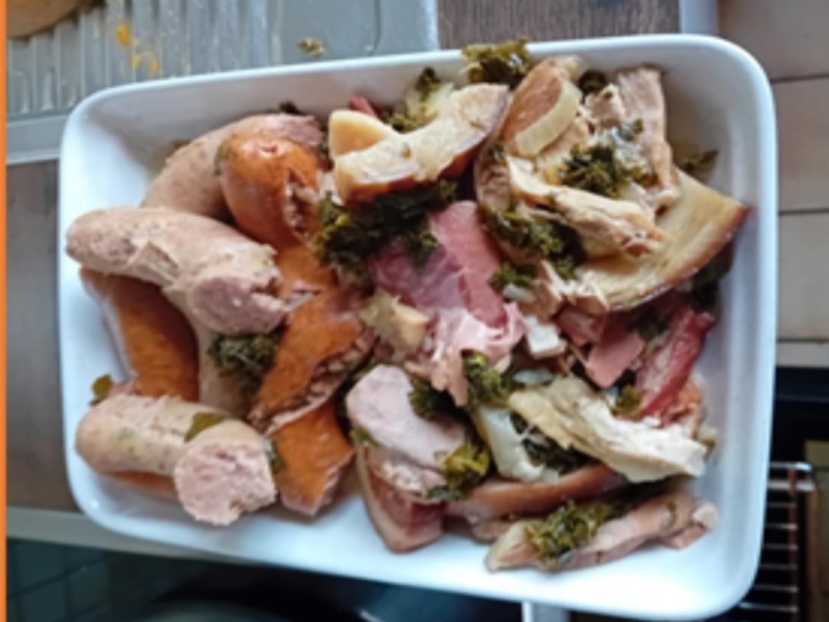 Rezept: Braunkohl-Gemüsezwiebel mit deftiger Fleisch-Wurst-Einlage und Drillingen Bild Nr. 18 Braunkohl-Gemüsezwiebel mit deftiger Fleisch-Wurst-Einlage und Drillingen - Rezept - Bild Nr. 18