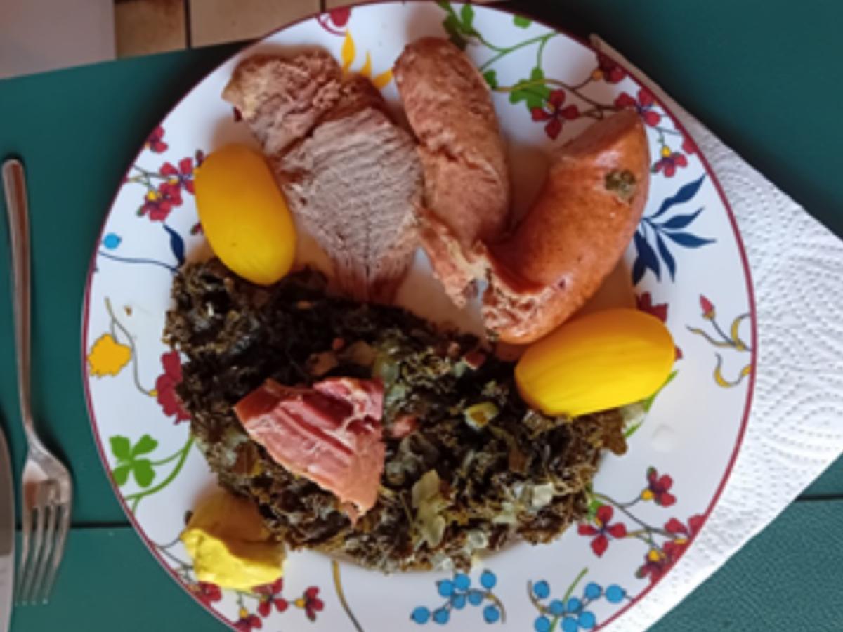 Rezept: Braunkohl-Gemüsezwiebel mit deftiger Fleisch-Wurst-Einlage und Drillingen Bild Nr. 26 Braunkohl-Gemüsezwiebel mit deftiger Fleisch-Wurst-Einlage und Drillingen - Rezept - Bild Nr. 26