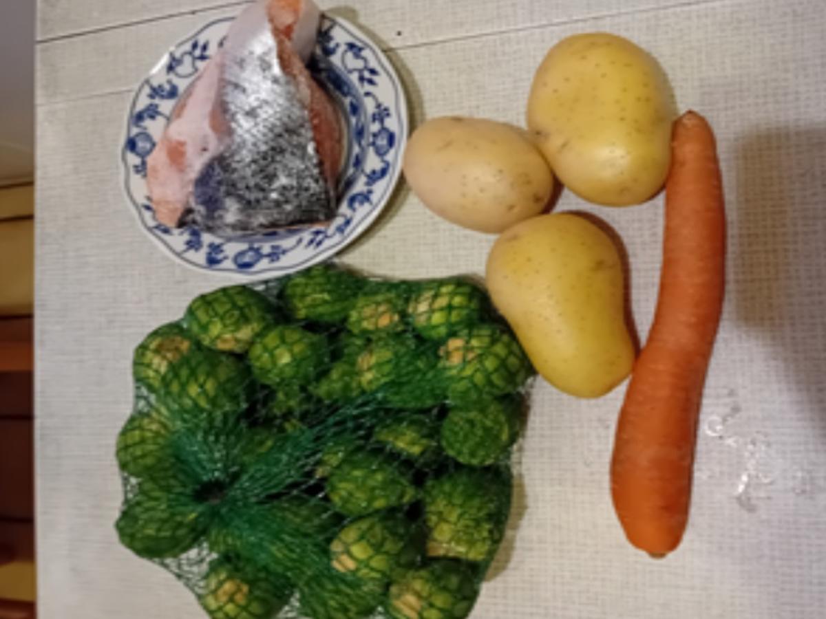 Lachsfilet mit karamellisierten Rosenkohl und Möhren-Kartoffel-Stampf - Rezept - Bild Nr. 3