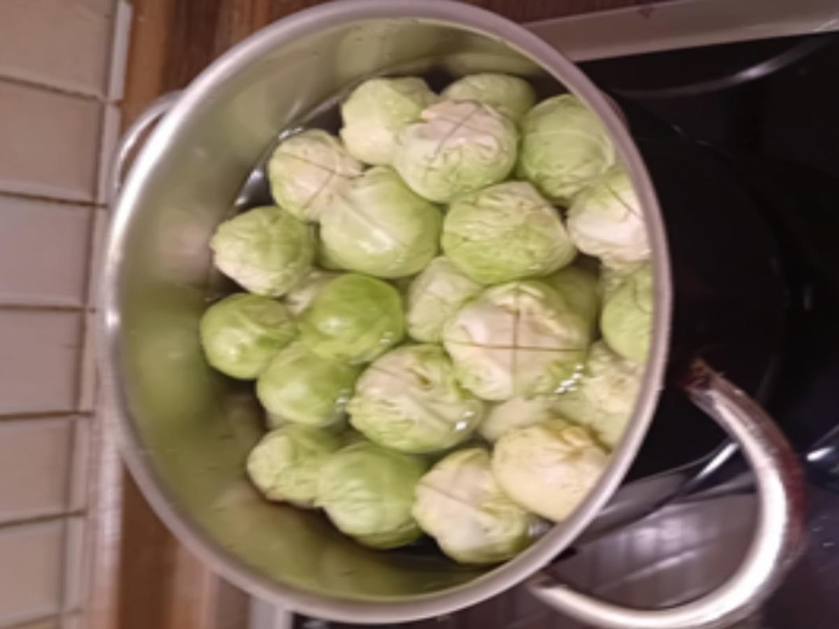 Lachsfilet mit karamellisierten Rosenkohl und Möhren-Kartoffel-Stampf - Rezept - Bild Nr. 7