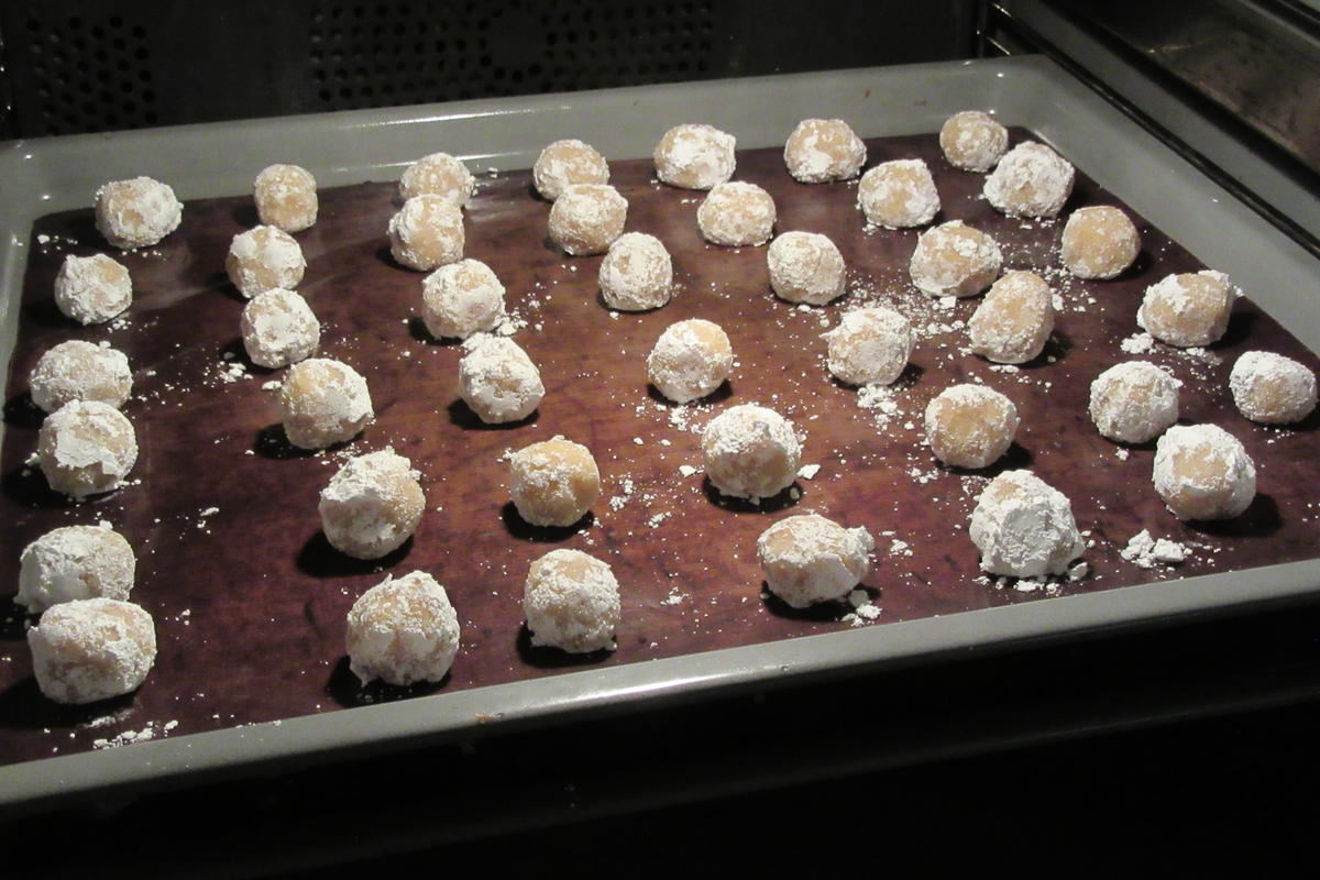 Rezept: Plätzchen: Baci di Amaretto Bild Nr. 17616 Plätzchen: Baci di Amaretto - Rezept - Bild Nr. 17616