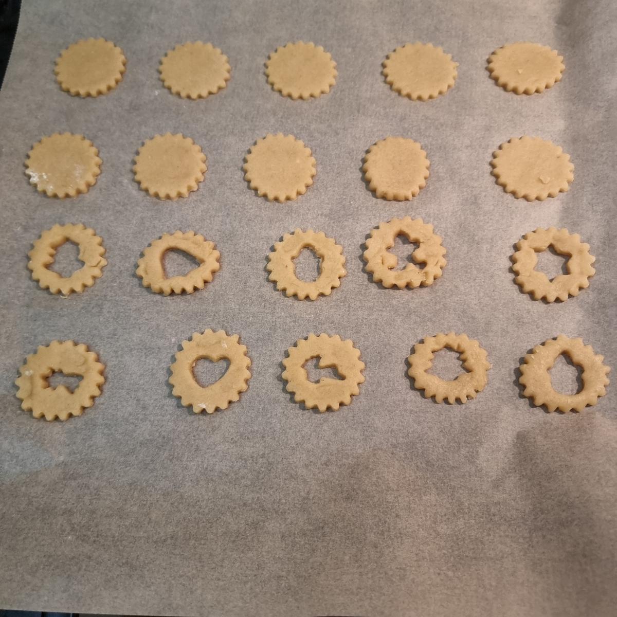 Linzer Blümchen mit Pflaumenmarmelade - Rezept - Bild Nr. 17618