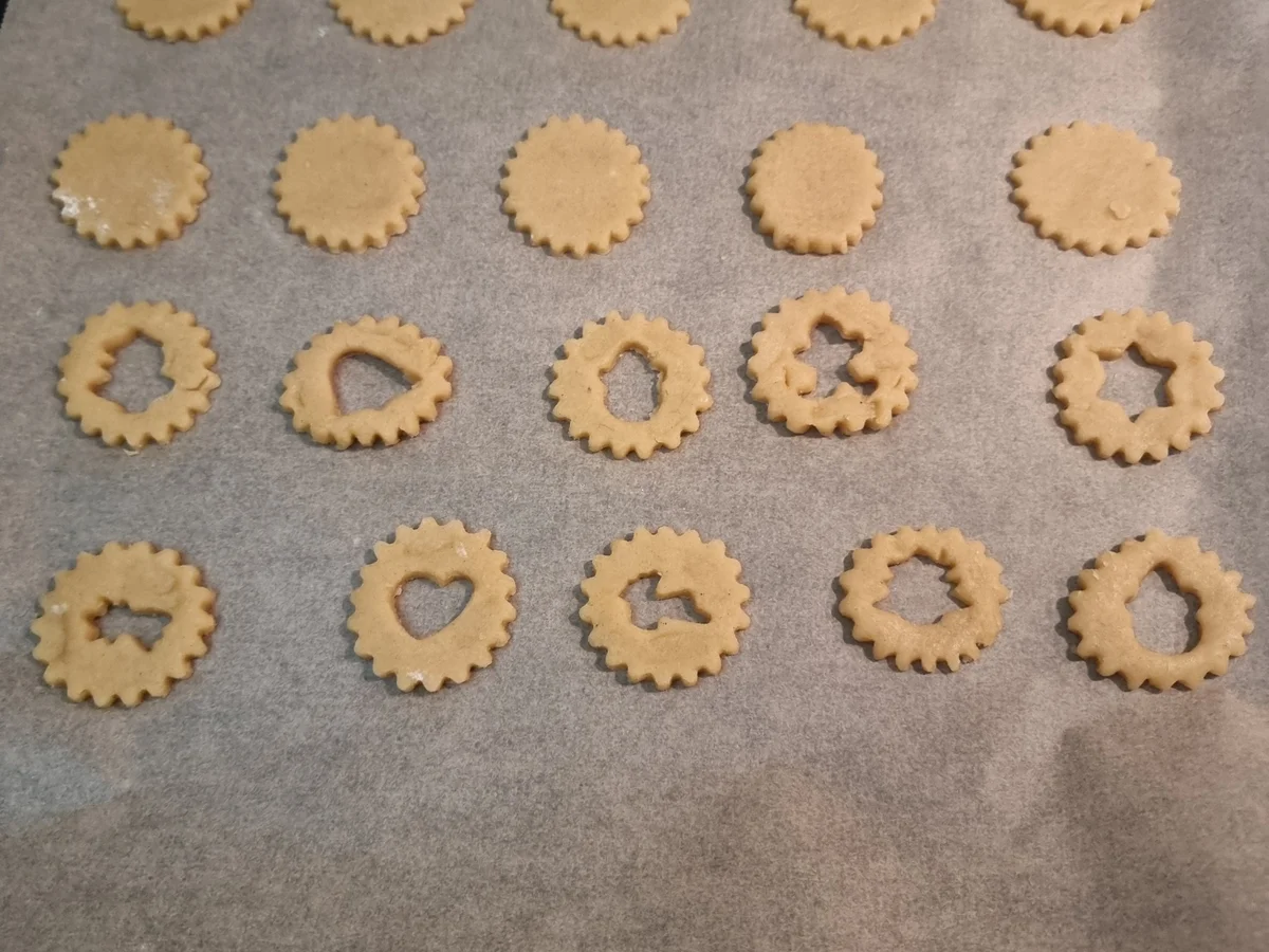 Linzer Blümchen mit Pflaumenmarmelade - Rezept - Bild Nr. 17618