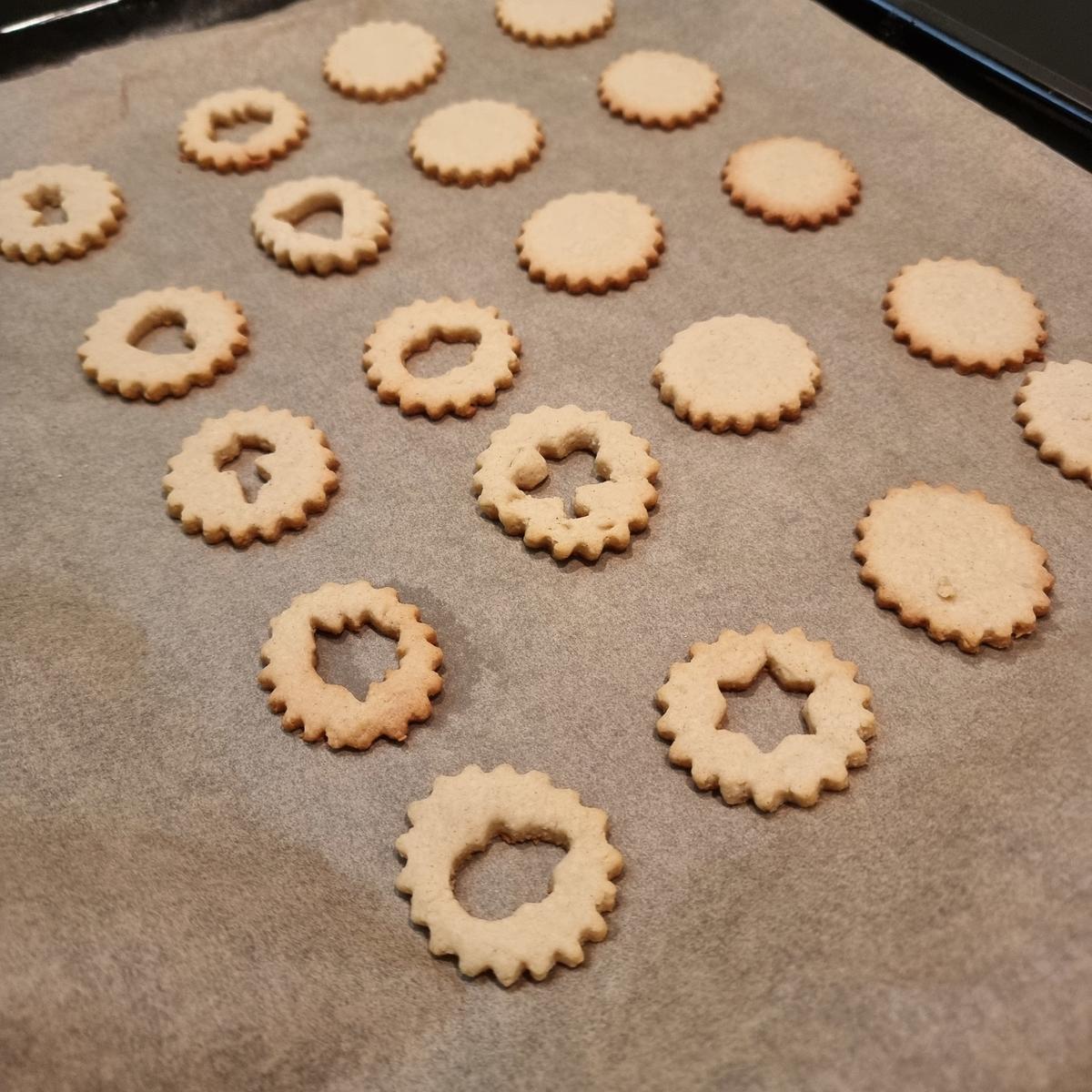 Linzer Blümchen mit Pflaumenmarmelade - Rezept - Bild Nr. 17619