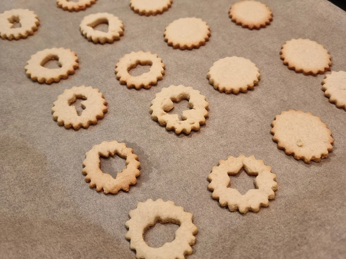 Linzer Blümchen mit Pflaumenmarmelade - Rezept - Bild Nr. 17619