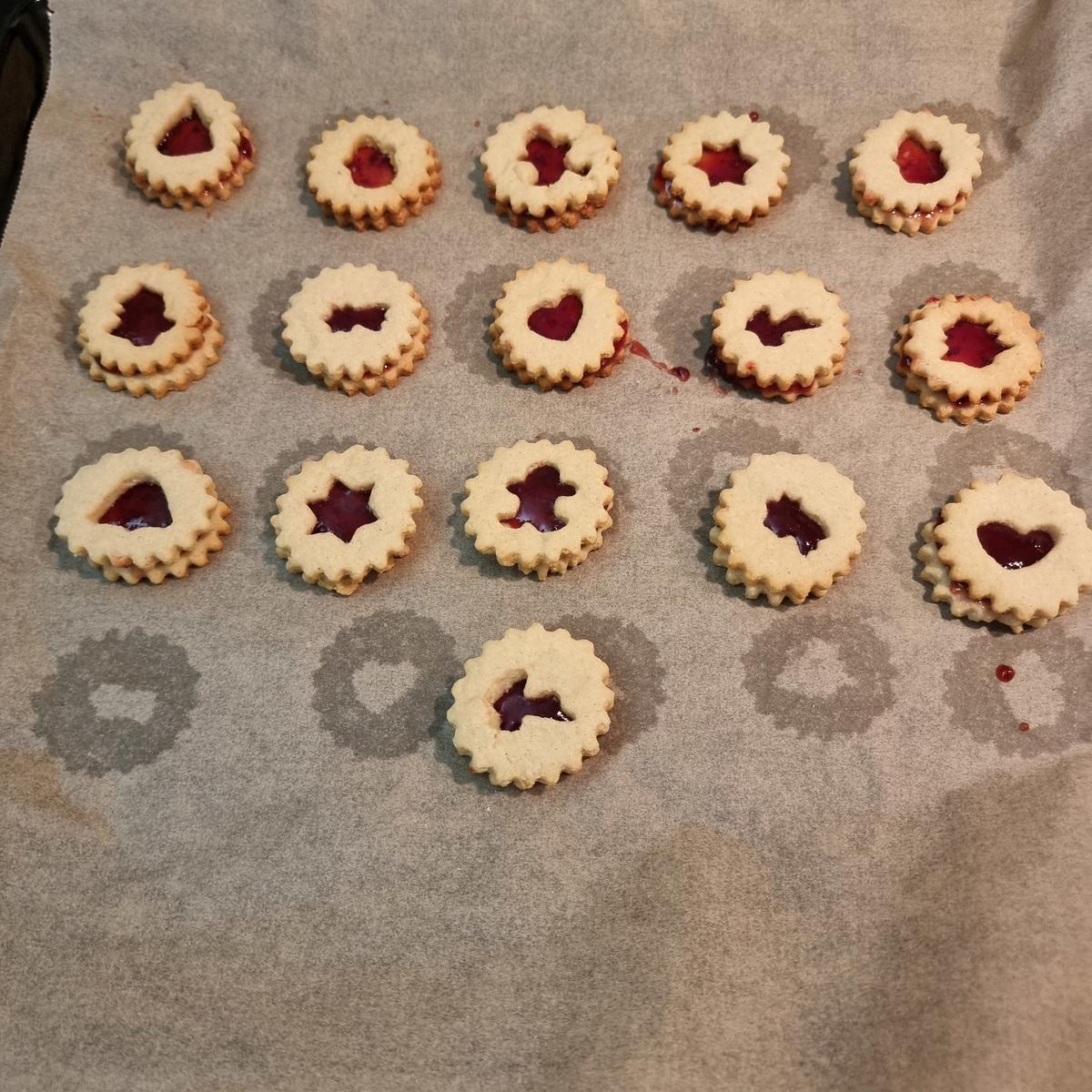 Linzer Blümchen mit Pflaumenmarmelade - Rezept - Bild Nr. 17624