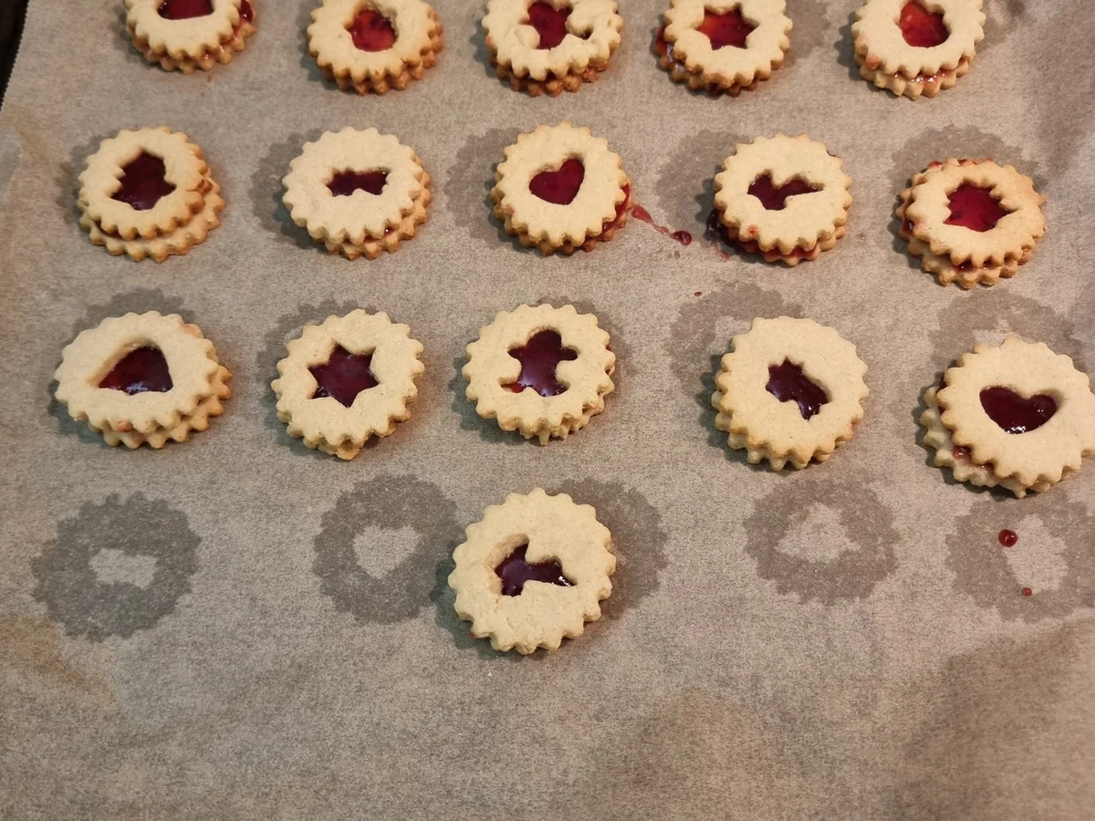 Linzer Blümchen mit Pflaumenmarmelade - Rezept - Bild Nr. 17624