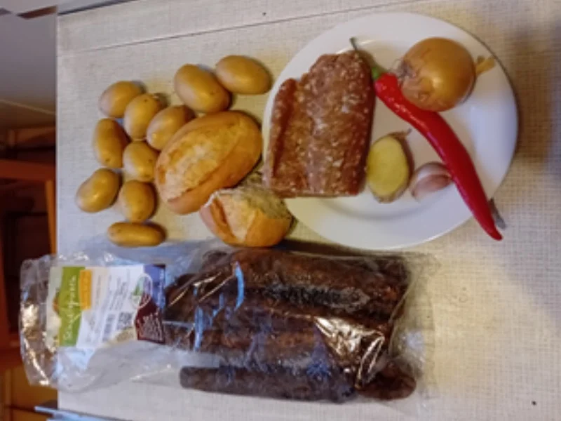 Schwarzwurzeln in Rahmsauce mit herzhaf-ten Buletten und Drillingen - Rezept - Bild Nr. 3