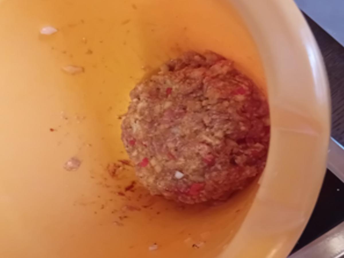 Schwarzwurzeln in Rahmsauce mit herzhaf-ten Buletten und Drillingen - Rezept - Bild Nr. 6