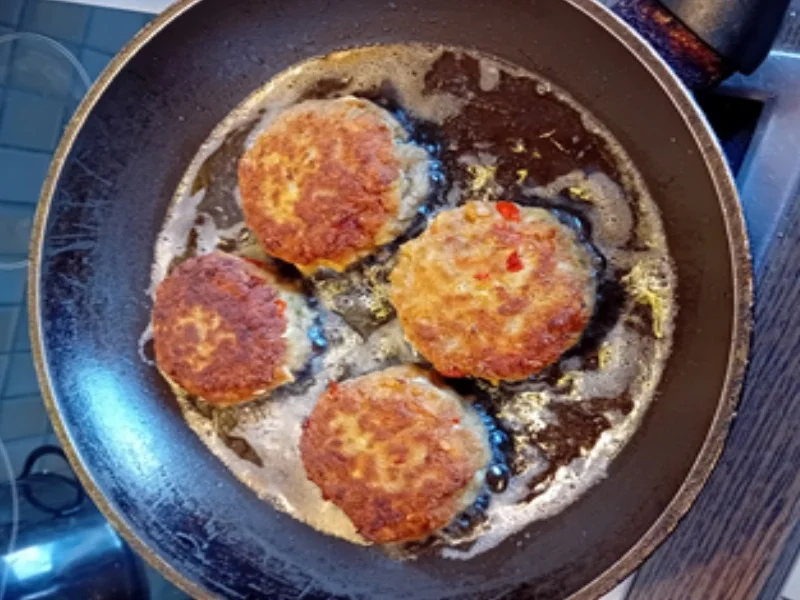 Schwarzwurzeln in Rahmsauce mit herzhaf-ten Buletten und Drillingen - Rezept - Bild Nr. 8