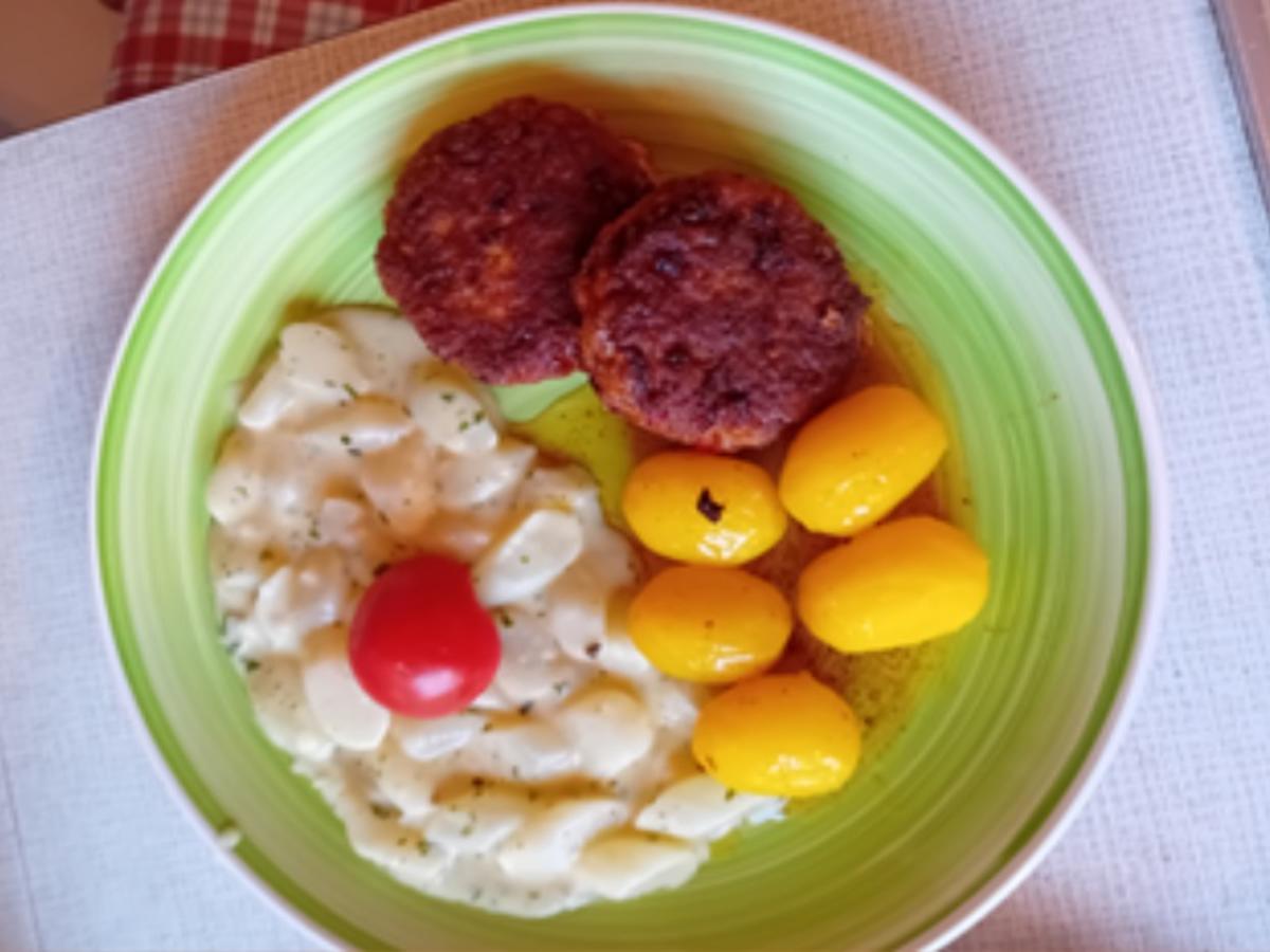 Schwarzwurzeln in Rahmsauce mit herzhaf-ten Buletten und Drillingen - Rezept - Bild Nr. 11