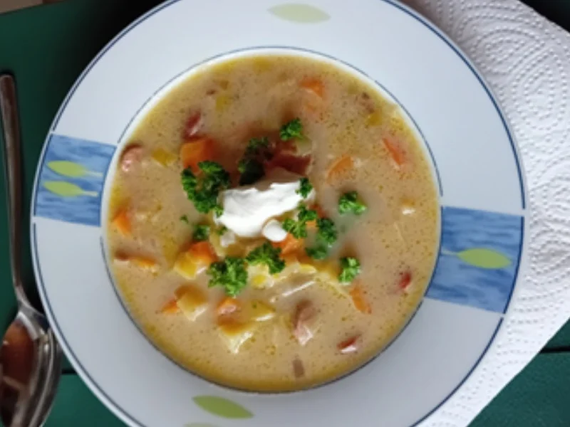 Rezept: Möhren-Kartoffel-Suppe mir Würstcheneinlage Bild Nr. 2 Möhren-Kartoffel-Suppe mir Würstcheneinlage - Rezept - Bild Nr. 2