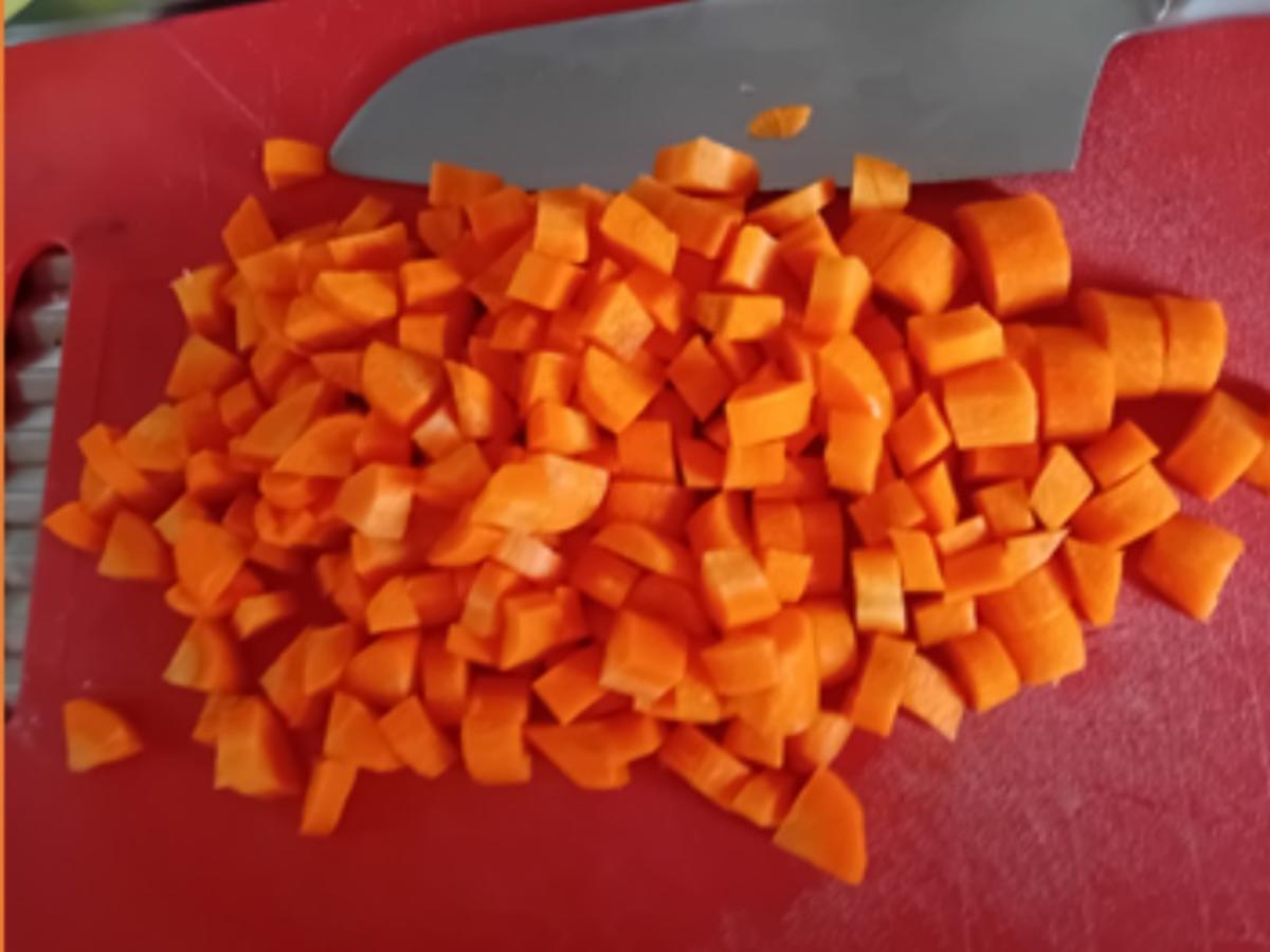 Möhren-Kartoffel-Suppe mir Würstcheneinlage - Rezept - Bild Nr. 6