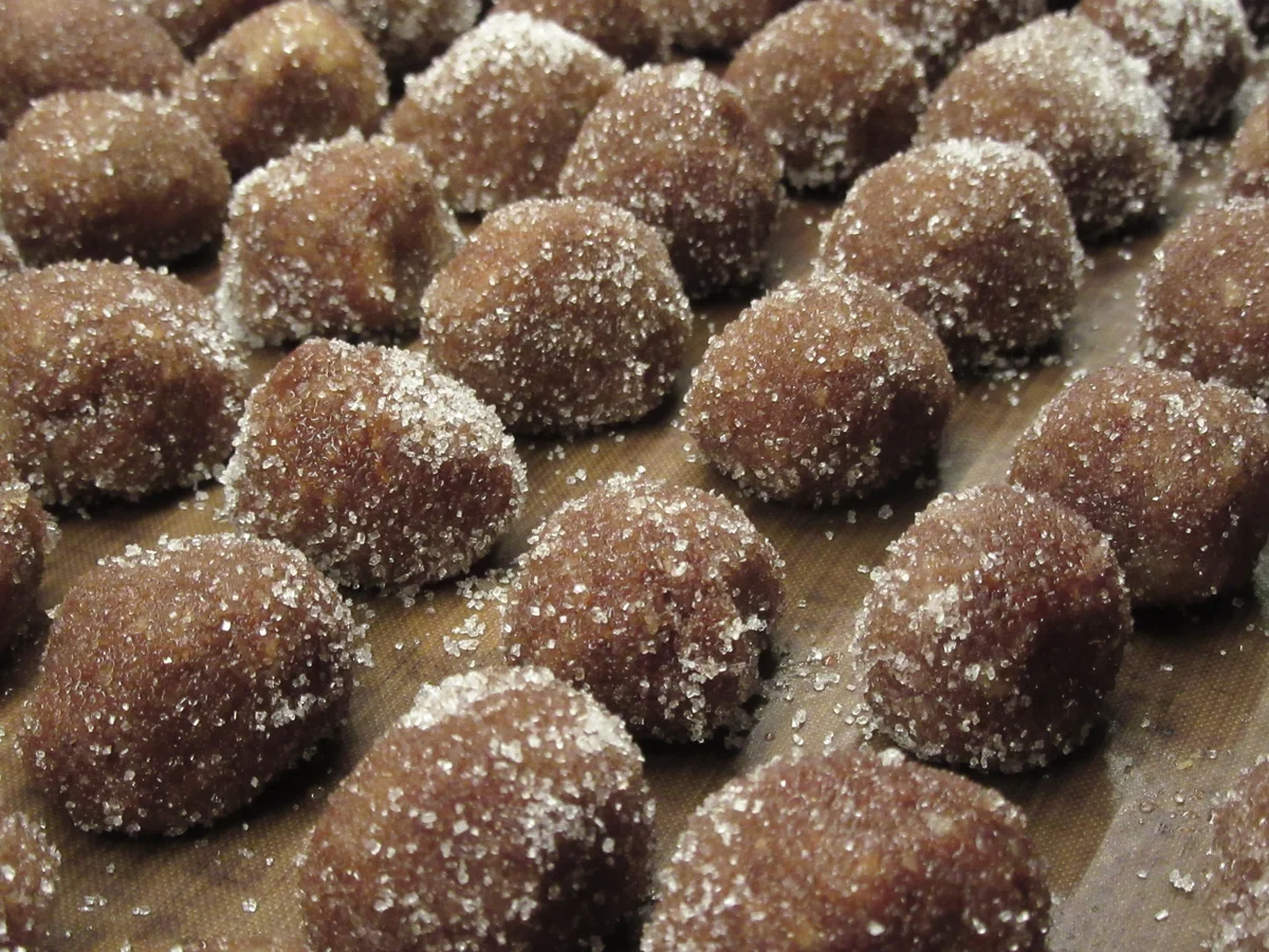 Rezept: Konfekt: Nusskugeln Bild Nr. 17605 Konfekt: Nusskugeln - Rezept - Bild Nr. 17605