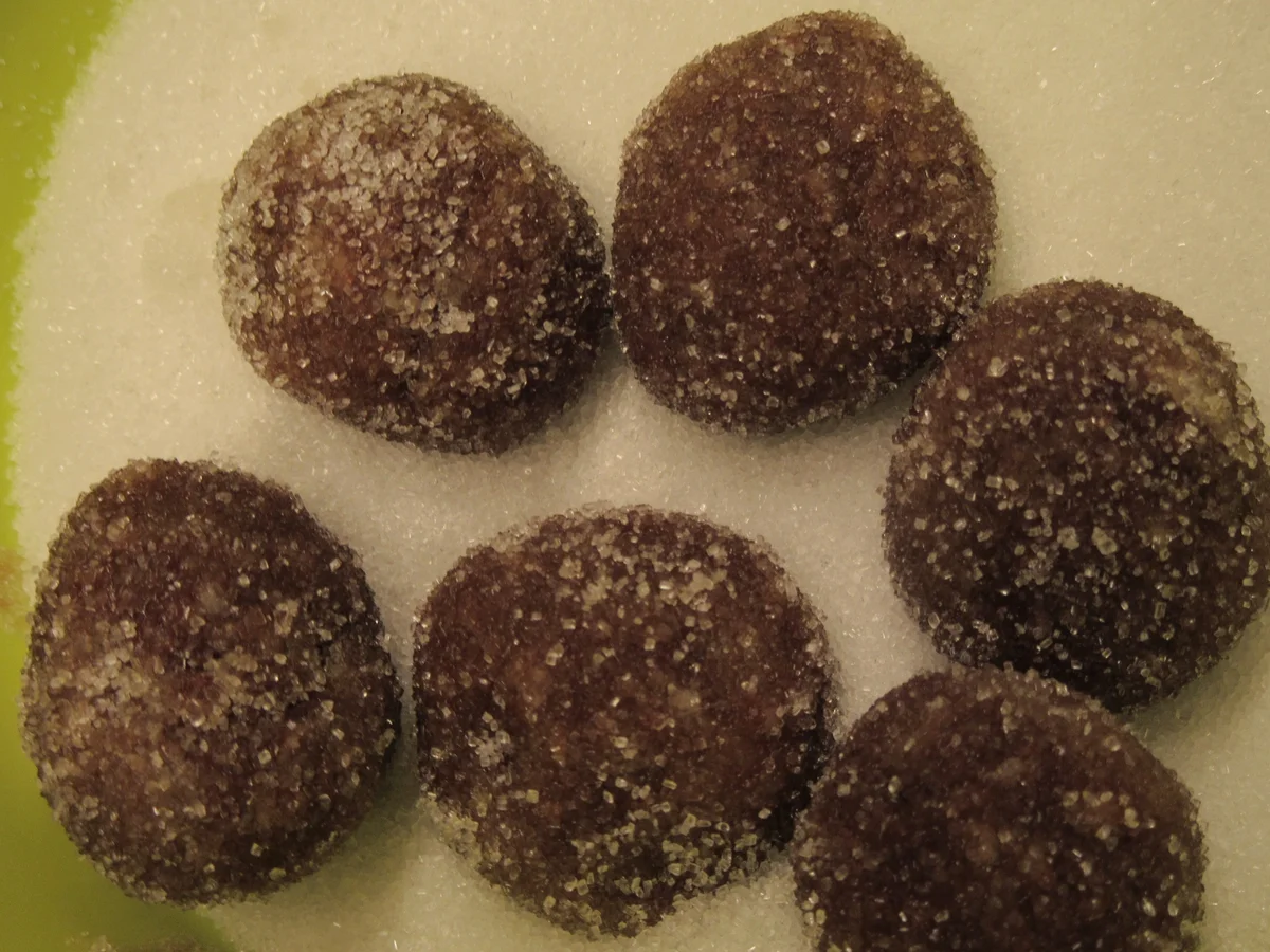 Rezept: Konfekt: Nusskugeln Bild Nr. 17609 Konfekt: Nusskugeln - Rezept - Bild Nr. 17609