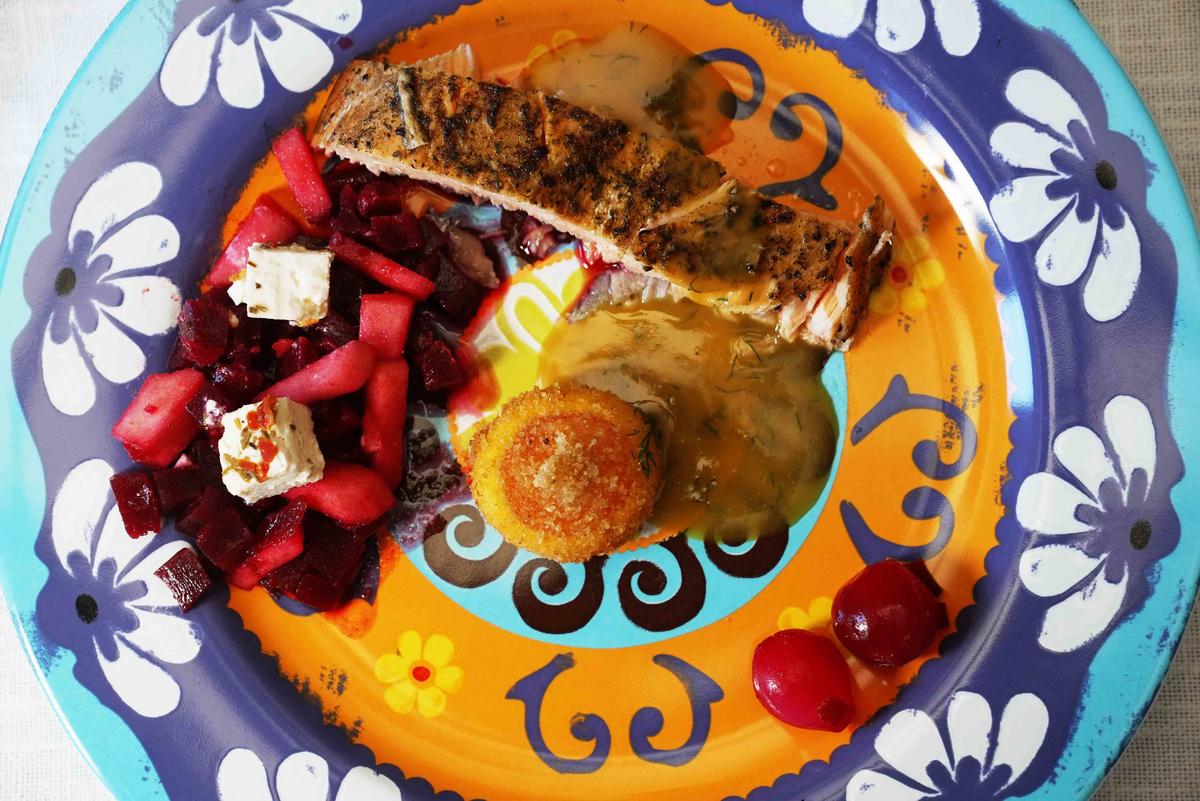 Rezept: Flammlachs, frittiertes Ei und Rote-Bete-Salat Bild Nr. 17605 Flammlachs, frittiertes Ei und Rote-Bete-Salat - Rezept - Bild Nr. 17605