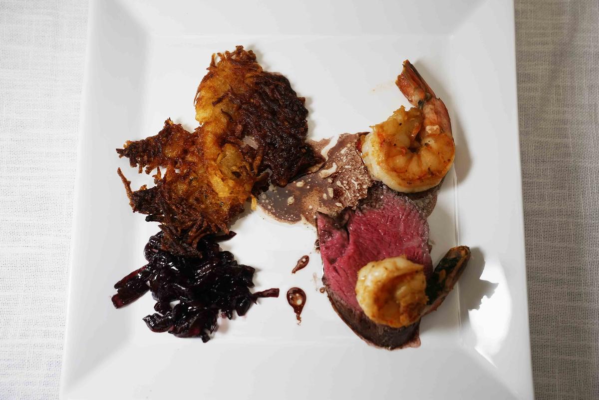 Rezept: Surf 'n' Turf mit Kartoffelrösti an karamellisierten Rotweinzwiebeln Bild Nr. 17605 Surf 'n' Turf mit Kartoffelrösti an karamellisierten Rotweinzwiebeln - Rezept - Bild Nr. 17605