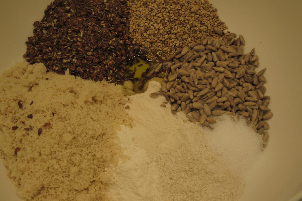 Rezept: Brot: Glutenfreies Knäckebrot 2.0 Bild Nr. 3 Brot: Glutenfreies Knäckebrot 2.0 - Rezept - Bild Nr. 3