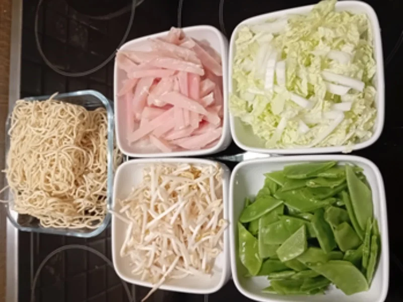 Rezept: Indonesisches Nudel-Curry mit Hähnchenbrustfilet Bild Nr. 4 Indonesisches Nudel-Curry mit Hähnchenbrustfilet - Rezept - Bild Nr. 4