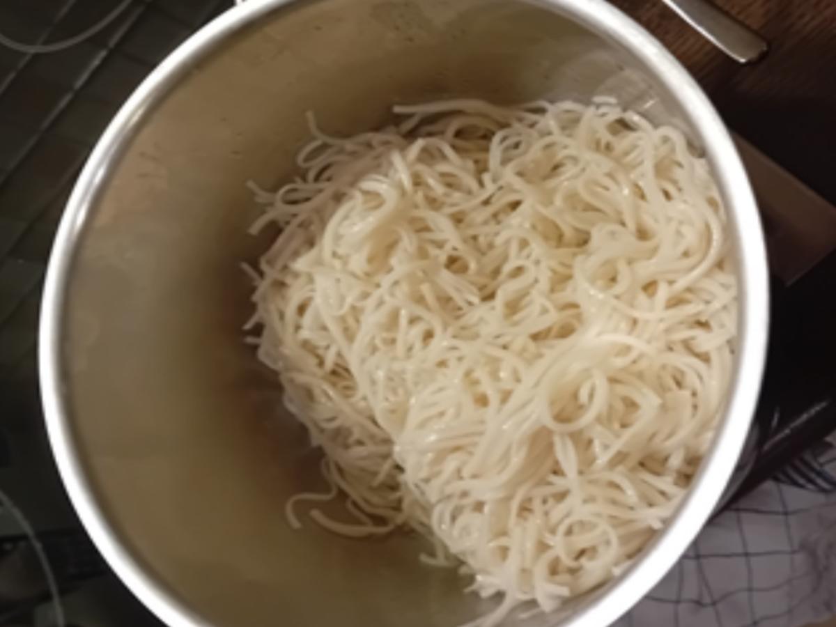 Indonesisches Nudel-Curry mit Hähnchenbrustfilet - Rezept - Bild Nr. 5