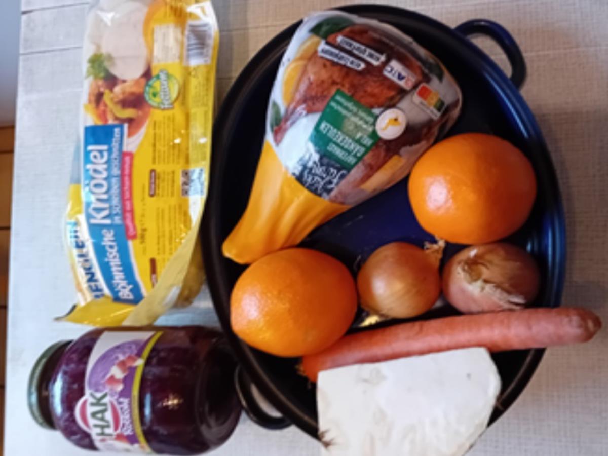 Rezept: Gänsekeule mit Orangensauce, Apfelrotkohl und böhmischen Knödeln Bild Nr. 3 Gänsekeule mit Orangensauce, Apfelrotkohl und böhmischen Knödeln - Rezept - Bild Nr. 3