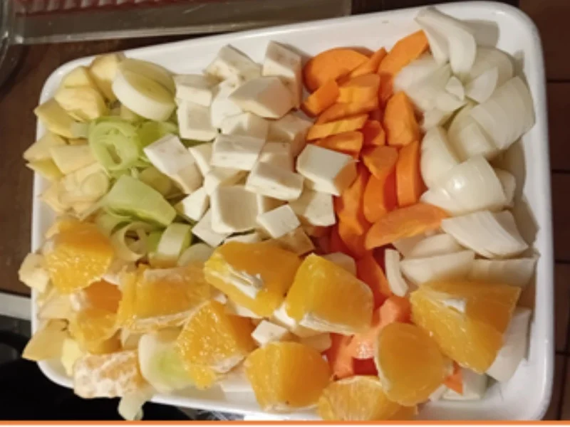 Rezept: Gänsekeule mit Orangensauce, Apfelrotkohl und böhmischen Knödeln Bild Nr. 5 Gänsekeule mit Orangensauce, Apfelrotkohl und böhmischen Knödeln - Rezept - Bild Nr. 5